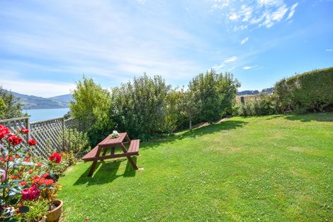 Photo of property in 30 Bayne Terrace, Macandrew Bay, Dunedin, 9014