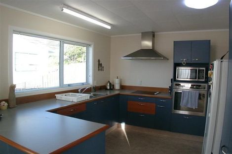 Photo of property in 74 Horokiwi Road West, Newlands, Wellington, 6037