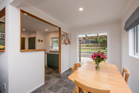 Photo of property in 52 Grays Road, Plimmerton, Porirua, 5026