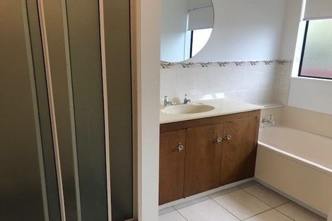 Photo of property in 2/98 Mirrabooka Avenue, Botany Downs, Auckland, 2010