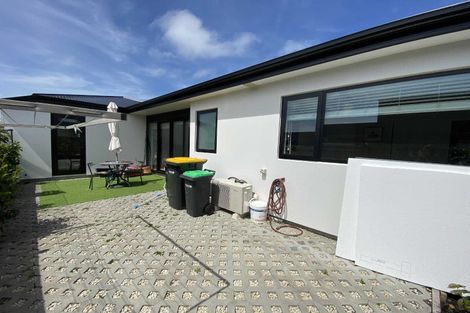 Photo of property in 2/98 Hills Road, Edgeware, Christchurch, 8013