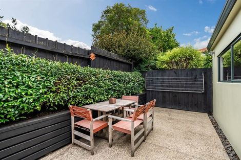 Photo of property in 2/19 Trafalgar Road, Milford, Auckland, 0620