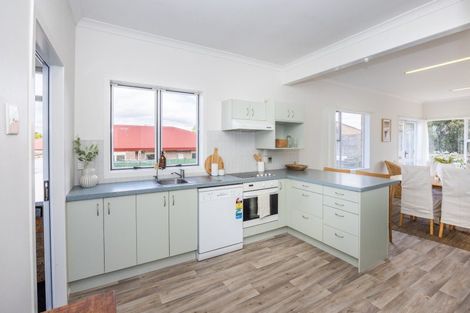 Photo of property in 22 Forest Lake Road, Forest Lake, Hamilton, 3200