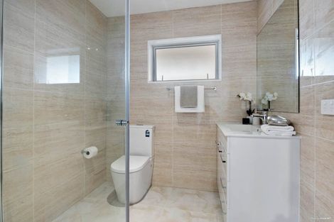 Photo of property in 1/8 Wykeham Place, Glenfield, Auckland, 0629