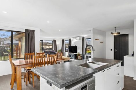 Photo of property in 40 Marbleleaf Lane, Albert Town, Wanaka, 9305