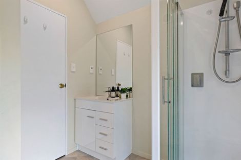 Photo of property in 5 Drayton Drive, Mount Pleasant, Christchurch, 8081