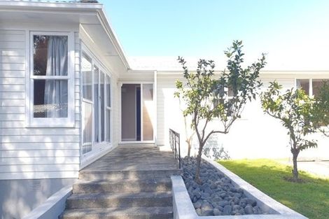 Photo of property in 81 Lauderdale Road, Birkdale, Auckland, 0626