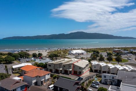Photo of property in 13/1 Marine Parade, Paraparaumu Beach, Paraparaumu, 5032