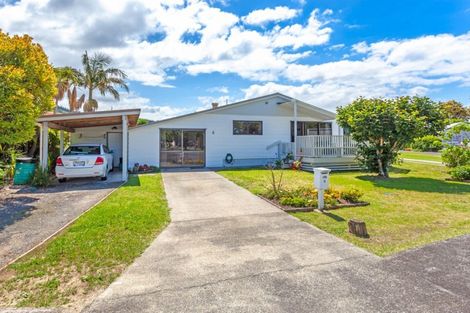 Photo of property in 100d Waverley Place, Whangamata, 3620