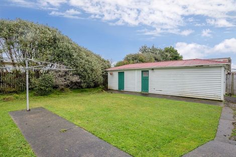 Photo of property in 13 Kings Drive, Levin, 5510