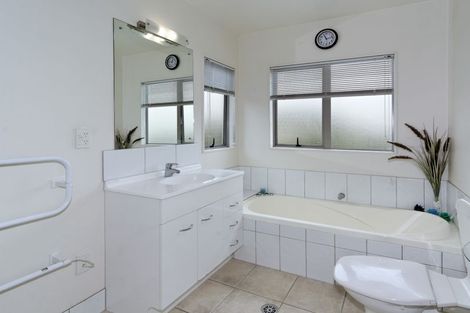 Photo of property in 25b Lucienne Drive, Ranui, Auckland, 0612