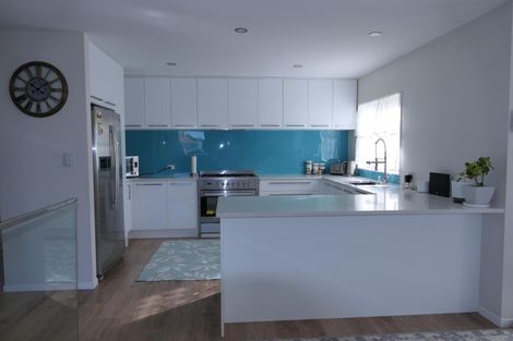 Photo of property in 10 Regis Park Drive, Pukekohe, 2120