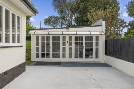 Photo of property in 21 Miller Road, Mangere Bridge, Auckland, 2022