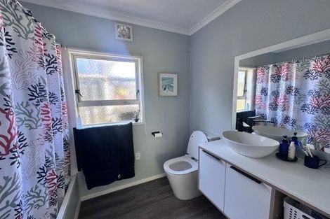 Photo of property in 2 Corlett Road, Plimmerton, Porirua, 5026