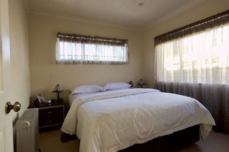 Photo of property in 2/32 Spencer Road, Pinehill, Auckland, 0632