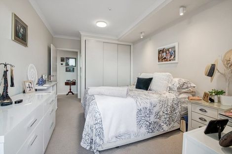 Photo of property in 10 Rewa Rewa Lane, Orewa, 0931