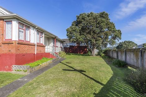 Photo of property in 2 Arahura Crescent, Waitangirua, Porirua, 5024