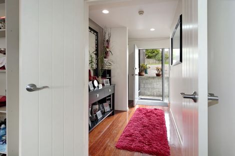 Photo of property in 25b Lucienne Drive, Ranui, Auckland, 0612