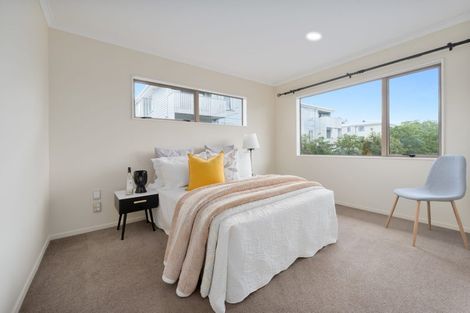 Photo of property in 16h Lincoln Road, Henderson, Auckland, 0610