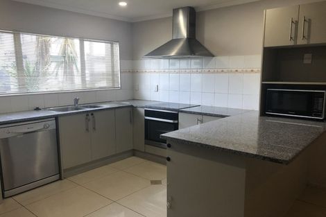 Photo of property in 13 Bushpark Place, Flat Bush, Auckland, 2016