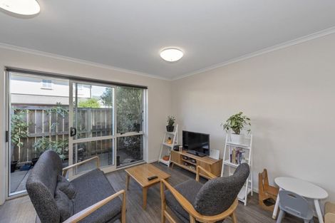 Photo of property in 2 Chiefs Court, Hamilton East, Hamilton, 3216