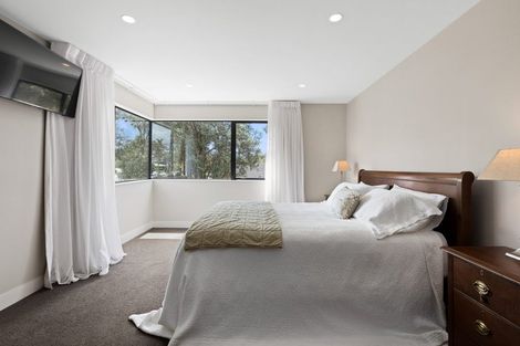 Photo of property in 52 Walton Street, Red Beach, 0932