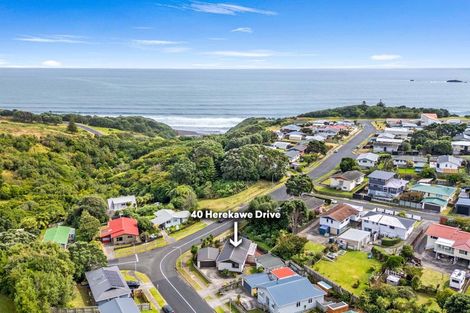 Photo of property in 40 Herekawe Drive, Spotswood, New Plymouth, 4310