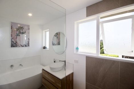 Photo of property in 53 Zealandia Road, Manly, Whangaparaoa, 0930