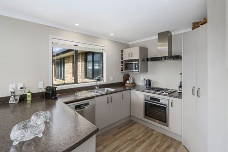 Photo of property in 16 Chestnut Close, Kelvin Grove, Palmerston North, 4414