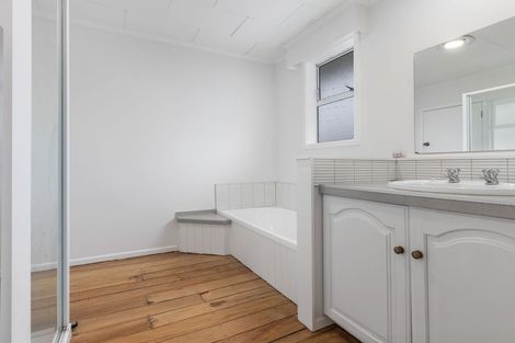 Photo of property in 13 Bowen Street, Levin, 5510