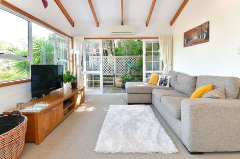 Photo of property in 20 Tindalls Bay Road, Tindalls Beach, Whangaparaoa, 0930