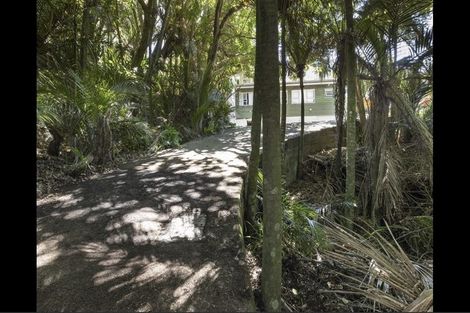 Photo of property in 323 Glenfield Road, Glenfield, Auckland, 0629