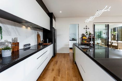 Photo of property in 10 Awaiti Way, Orewa, 0931