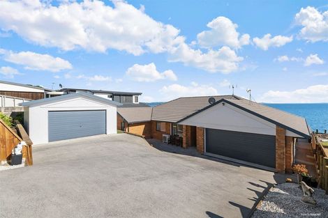 Photo of property in 30a Crispe Road, Clarks Beach, 2122