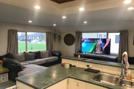 Photo of property in 2/842 East Coast Road, Oteha, Auckland, 0630