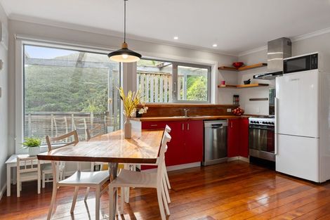 Photo of property in 66 Hungerford Road, Houghton Bay, Wellington, 6023