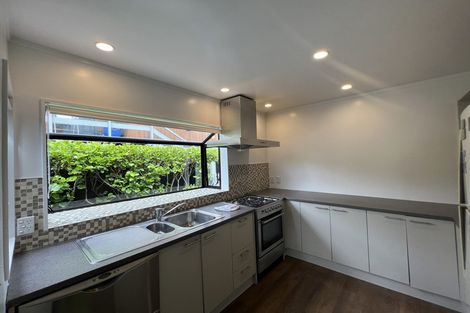 Photo of property in 11 Potter Avenue, Northcote, Auckland, 0627