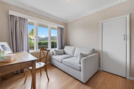 Photo of property in 1/53 Uxbridge Road, Mellons Bay, Auckland, 2014