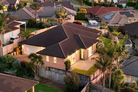 Photo of property in 6 Waynes Place, Pukekohe, 2120