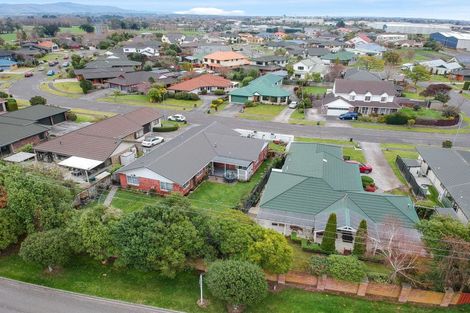 Photo of property in 5 Rosebank Avenue, Kelvin Grove, Palmerston North, 4414