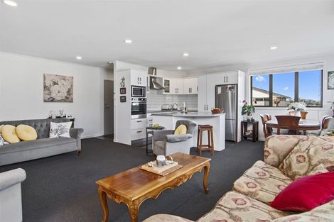 Photo of property in Waterview Estate, 6/4 Greystone Place, Omokoroa, 3114