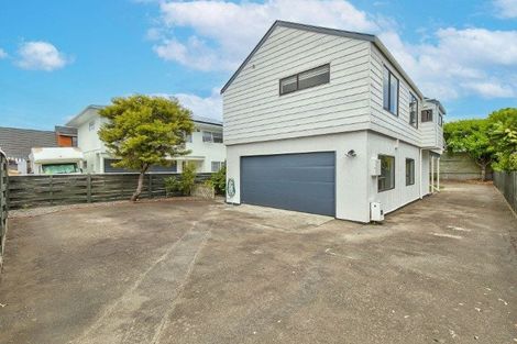Photo of property in 2/13 Mana Esplanade, Paremata, Porirua, 5026
