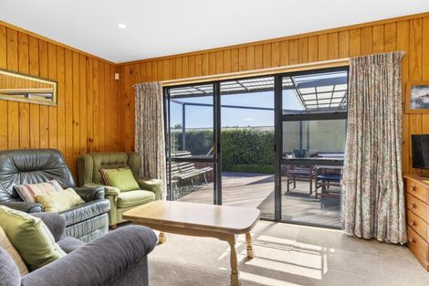 Photo of property in 14 Fairview Terrace, Waipahihi, Taupo, 3330