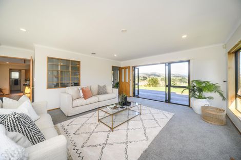 Photo of property in 122 Pacific Drive, Fitzherbert, Palmerston North, 4410