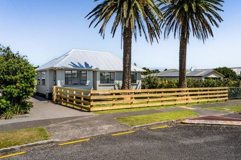 Photo of property in 80 Gisborne Terrace, Opunake, 4616