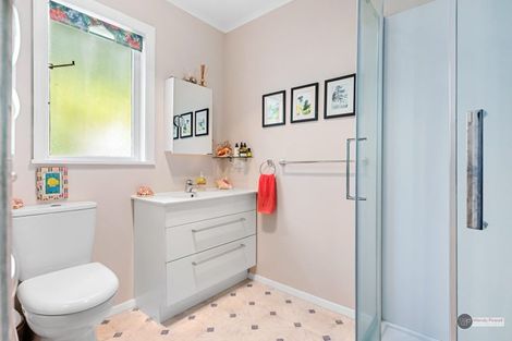 Photo of property in 52 Elmslie Road, Pinehaven, Upper Hutt, 5019