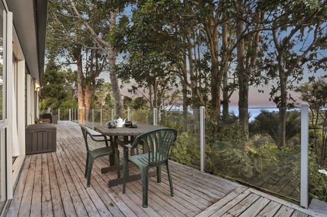Photo of property in 9 Tinopai Road, Titirangi, Auckland, 0604