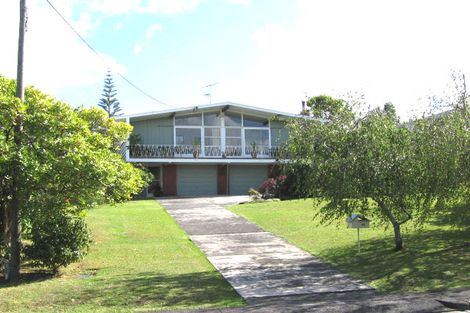 Photo of property in 42 Jaemont Avenue, Te Atatu South, Auckland, 0610