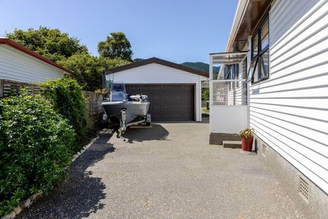 Photo of property in 150 Tilley Road, Paekakariki, 5034