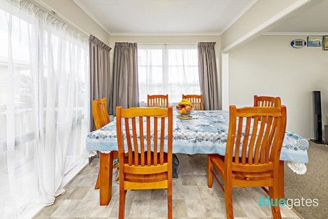 Photo of property in 6 Joanne Place, Rosehill, Papakura, 2113